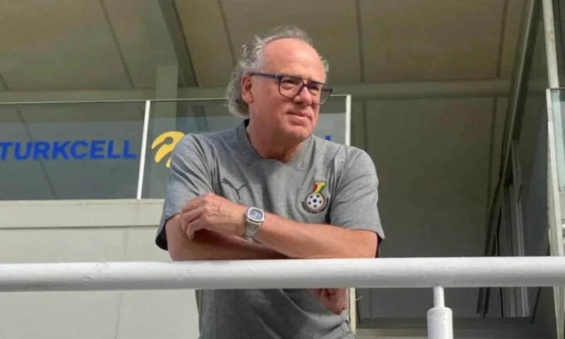 Azərbaycan millisinin sabiq məşqçisi Bernard Lippert FIFA eksperti kimi Bakıya gəlir