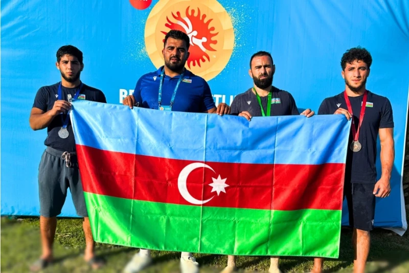 Çimərlik güləşi üzrə Vüsal Əliyev və İbrahim Yusubov dünya çempionu oldular - FOTO