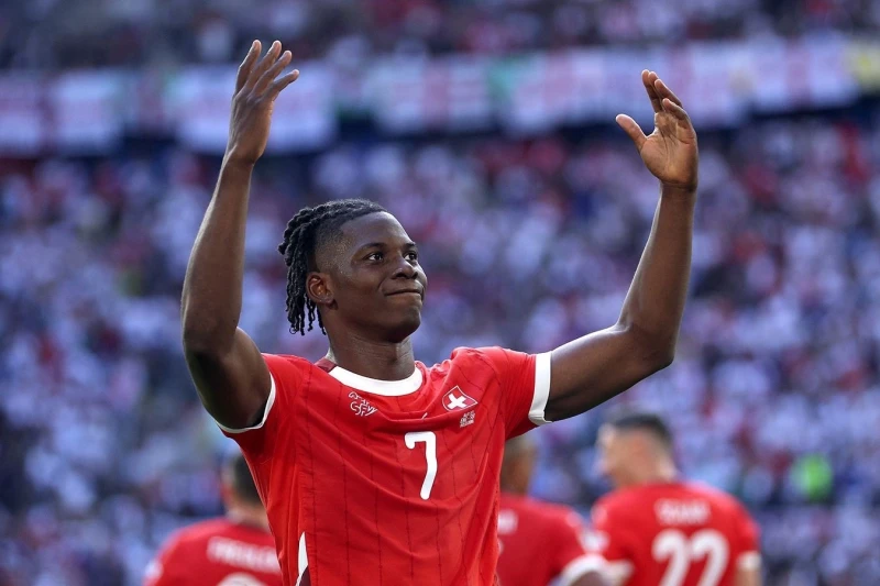 Beşiktaşın rədd etdiyi Embolo Milanın hədəfində