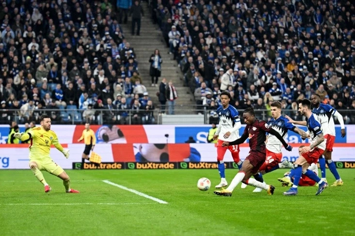 Bundesliqa: Leyptsiq Hamburqu məğlub etdi, Ayntraxt Frayburqa qalib gəldi, Ştutqart Volfsburqu darmadağın etdi