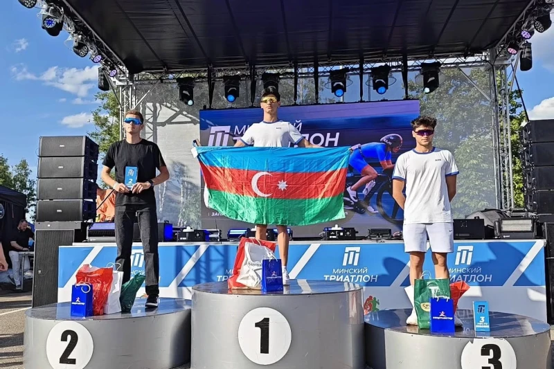 Azerbaycan triatletleri Minsk'te uluslararası yarışmada iki madalya kazandı