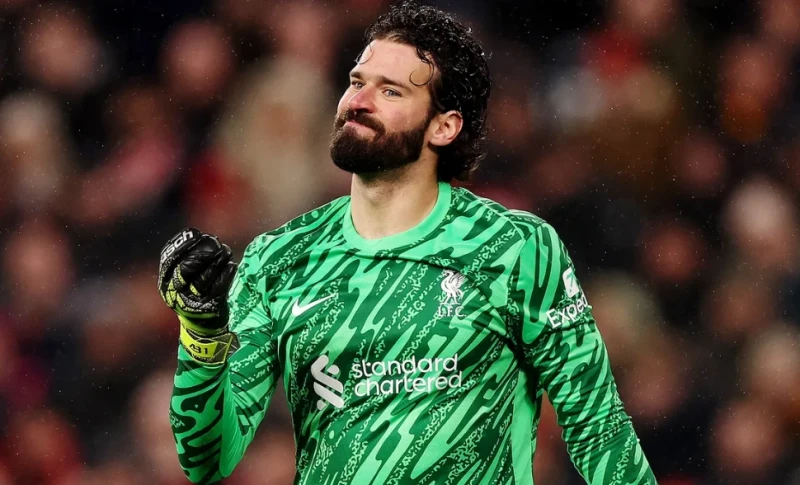 Liverpul Alisson Bekker ilə yeni m&uuml;qavilə bağlamaq istəyir