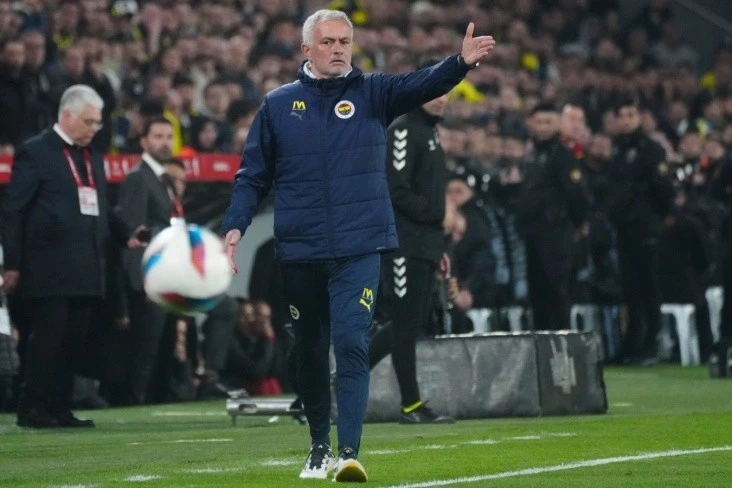 Trossard Mourinyonun çağırışından sonra Fənərbaxçaya keçməyə razılaşıb
