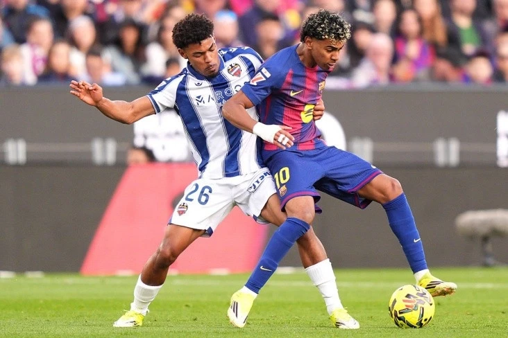 La Liga: Barcelona Defeats Levante to Rise to the Top, Sevilla Beats Getafe Away