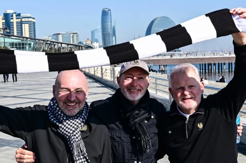 “Nyukasl” azarkeşləri “Qarabağ”la oyundan əvvəl Bakı küçələrində - FOTO + VİDEO