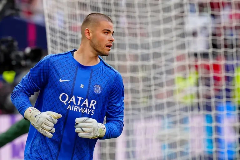 Tottenhem qapıçısı Lukas Şevalye üçün PSJ-yə transfer sorğusu göndərib