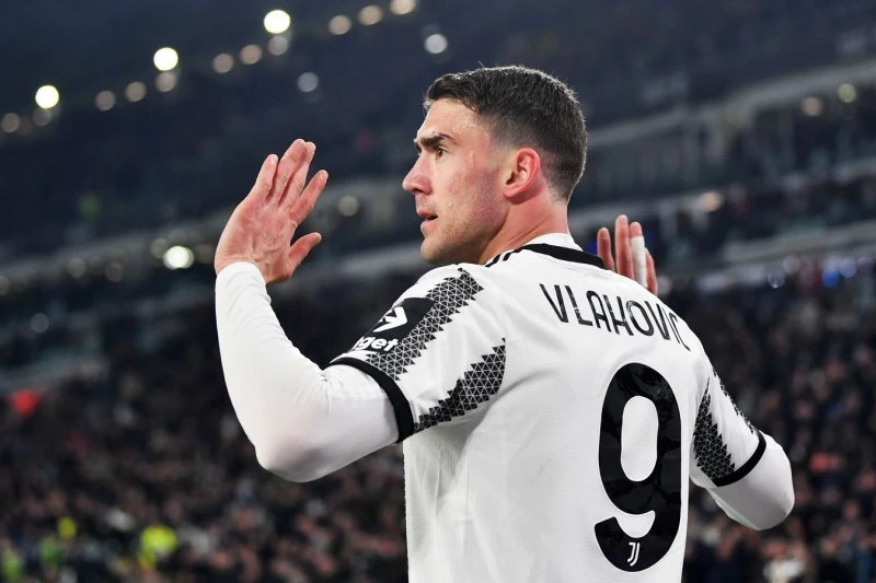 Milan və Bavariya Vlahoviçin transferinə göz dikib