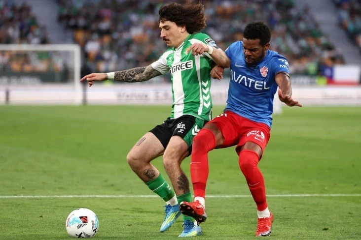 Betis Elçe üzərində qələbə qazanaraq La Liqada ilk beşlikdə möhkəmləndi