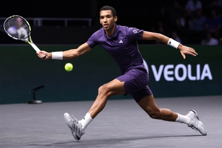 Oje-Alyassim Sinnerə qarşı Paris Masters finalı haqqında: O, kağız üzərində favoritdir