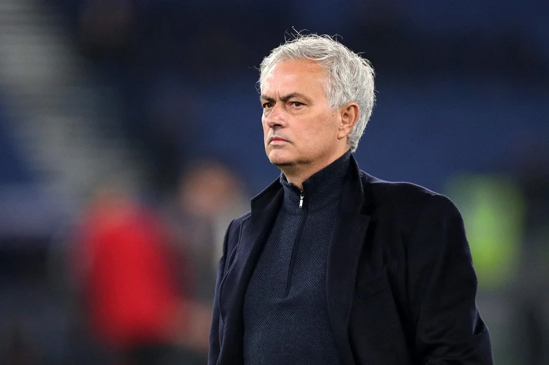 Mourinyo Benfikada qalmaq ehtimalının yüksək olduğunu bildirib