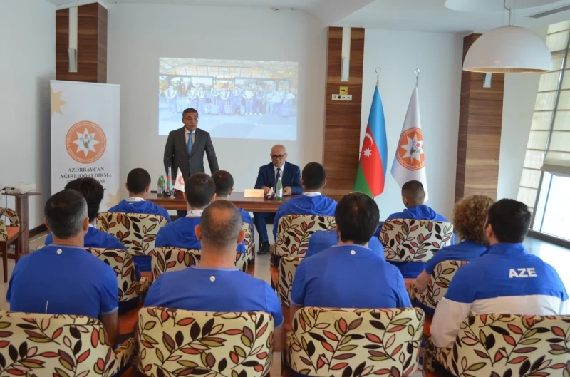 AAF prezidenti Kamran Nəbizadə Priştinada 15 medal qazanan ağırlıqqaldıranları qəbul etdi