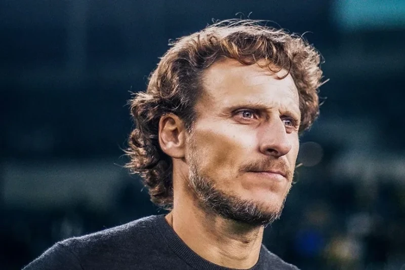 Dieqo Forlan Uruqvay millisinin müvəqqəti baş məşqçisi təyin olunub