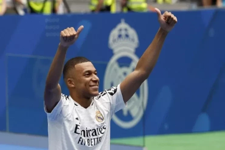 Mbappe Didye Deşamın Real baş məşqçisi təyin olunmasına dəstək verir?