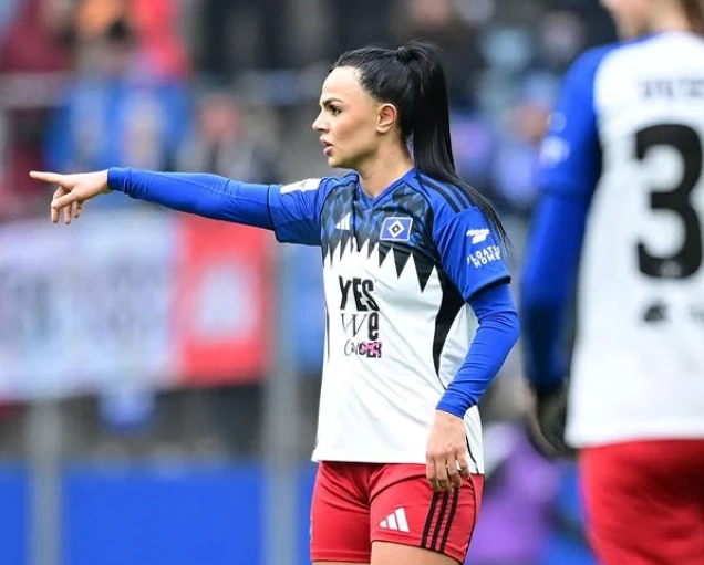 Nigar Mirzəliyeva Hamburqun qələbəsini ehtiyat skamyasından izlədi
