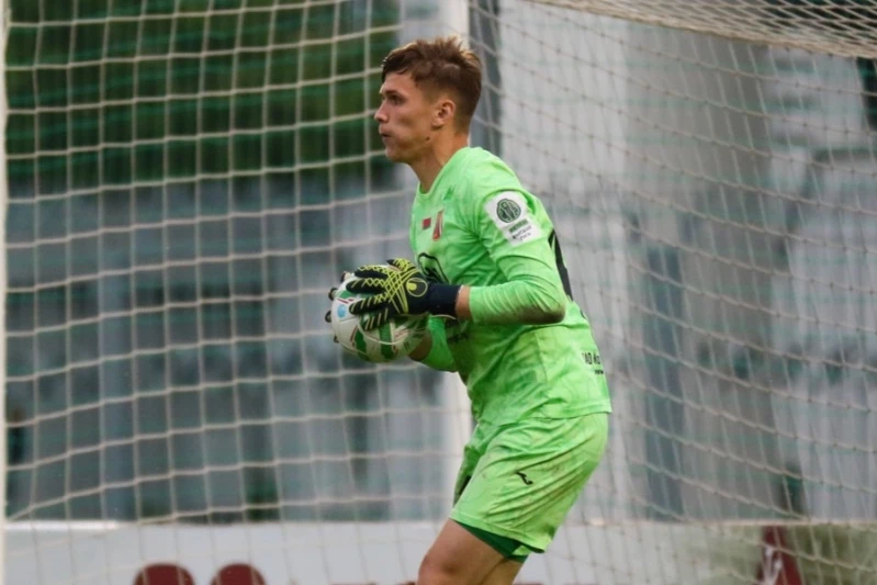 Goalkeeper targeted by Azerbaijani clubs moved to Kazakh club