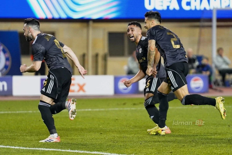 Qarabağın futbolçularına Çempionlar Liqasındakı uğurlara görə mükafat verildi