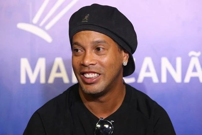 Ronaldinyo Çempionlar Liqası finalı öncəsi PSJ-ni dəstəklədi