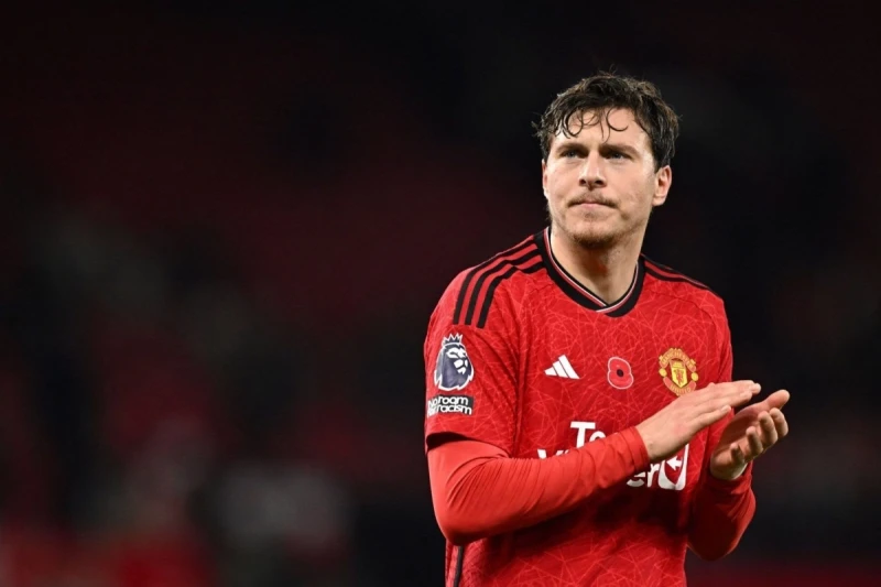 Manchester United parts ways with Victor Lindelöf