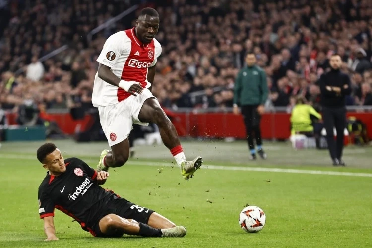 Karabağ'ın rakibi Ajax futbolcusunu 20 milyon euroya sattı