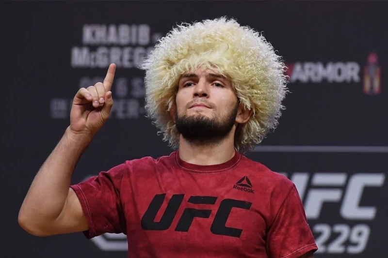Khabib Nurmagomedov, Manchester City oyuncularının pembe formalarıyla ilgili şaka yaptı
