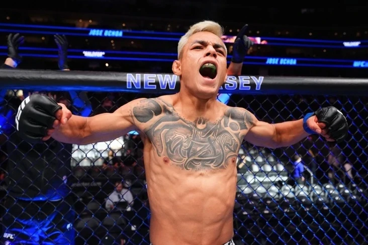 UFC 328: Xose Oçoa qələbədən sonra sevgilisinə evlilik təklifi etdi