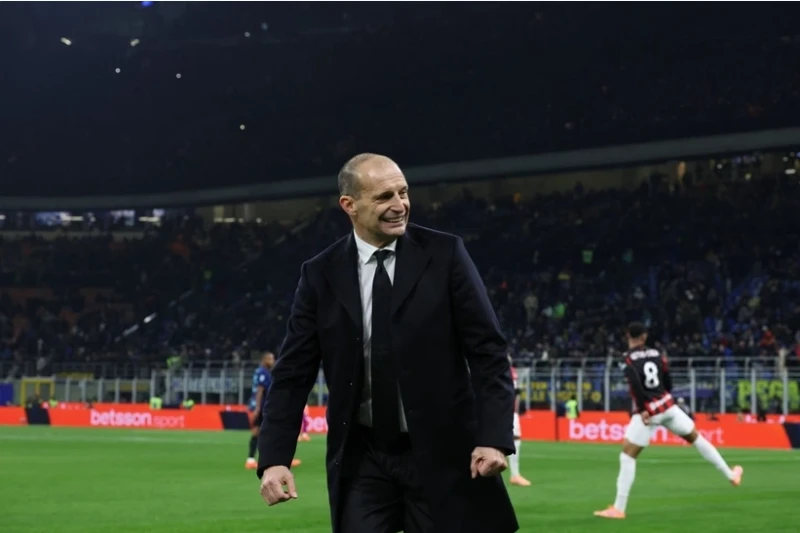 Massimiliano Alleqri Milanda 100-cü qələbəsinə &ccedil;atıb