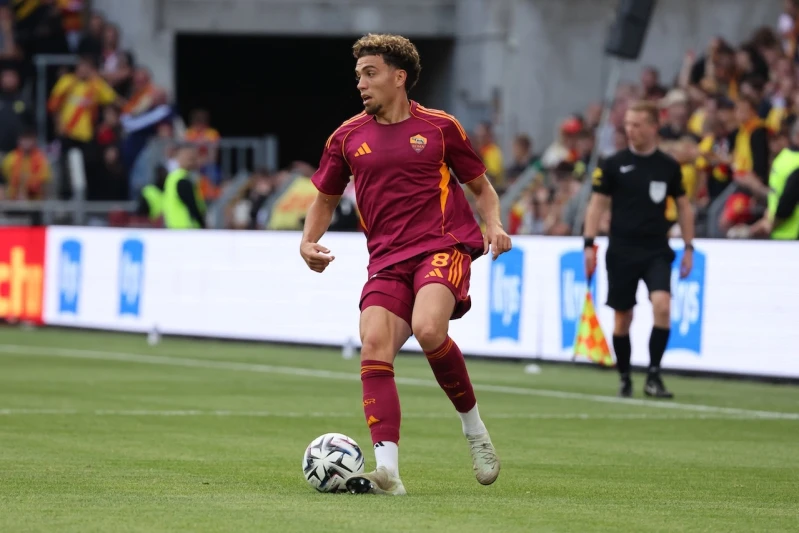 Roma footballer Neil El Aynaoui's house was subjected to an armed raid