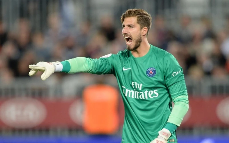 Kevin Trapp PSG'den sonra yeniden Paris kulübünde!