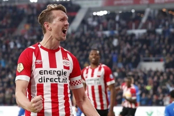 PSV-nin futbolçusu 34 il əvvəl qeydə alınan rekordu təkrarlayıb