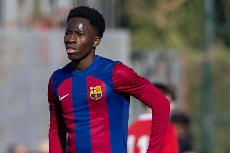 Barselona La Masiya yetirməsi Ebrima Tunkara ilə müqavilə bağlayır