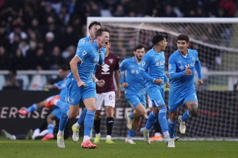 Napoli liderliyi qoruyub, Latsionun seriyası bitib
