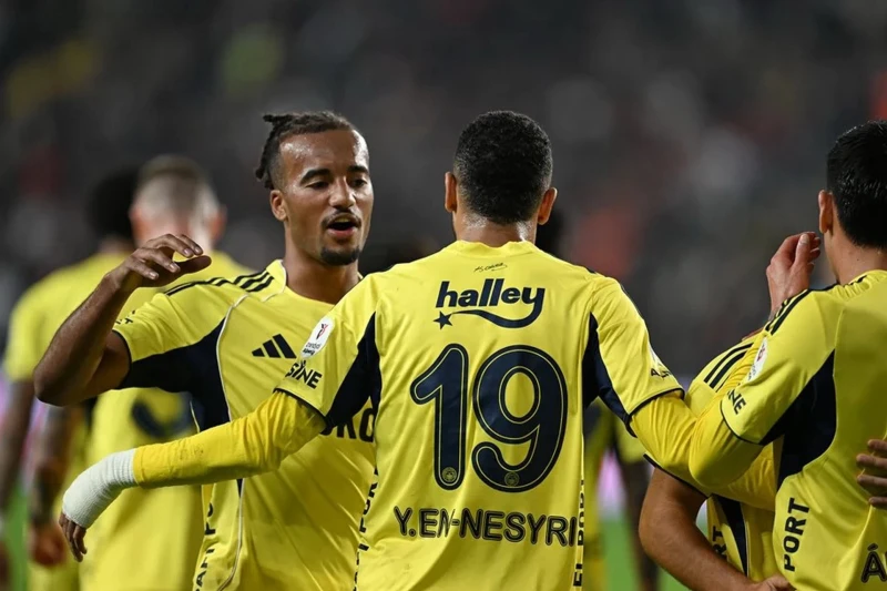 Fenerbahçe reduced the point difference with Galatasaray to one, Galatasaray suffered its first defeat