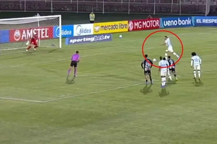 Qalatasarayın keçmiş futbolçusu Karlos Vinisiusun kabus gecəsi: 3 penalti və ləğv edilən qol