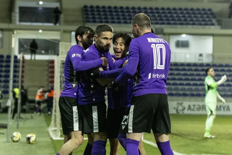 Sumqayıt FK iki əcnəbi futbolçusu ilə yollarını ayırmaq istəyir