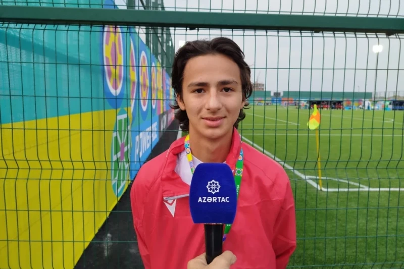Tacikistanlı futbolçu Hüseynconi Bobocan: “Bakıda dünya çempionatı üçün hazırlanan meydançalar gözəldir”