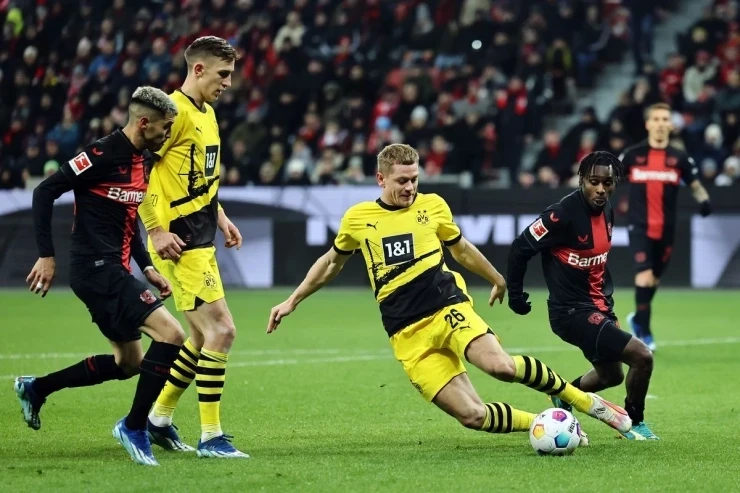 "Dortmund" - "Bayer" oyununda 6 qol vuruldu
