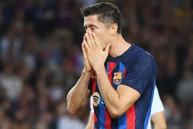 Robert Lewandowski is considering ending his career