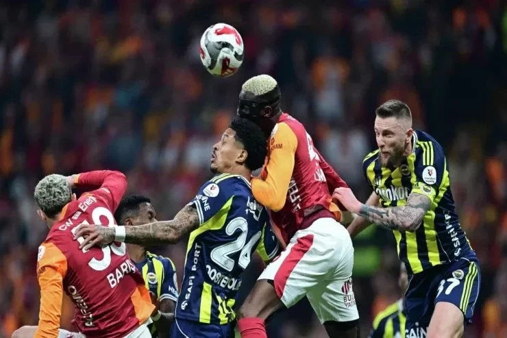 İstanbul derbisində Qalatasaray 2-1 qalib gəldi