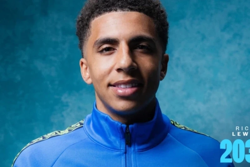 Manchester City extends contract with Rico Lewis until 2030