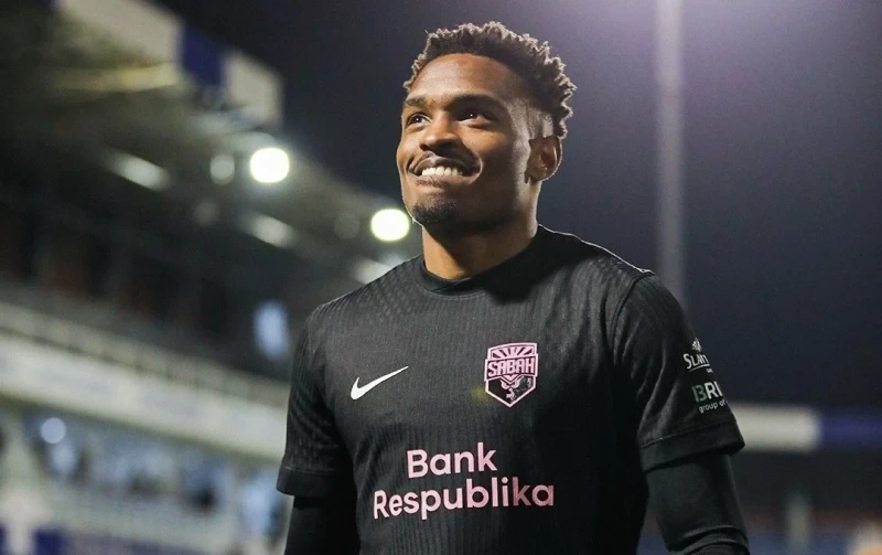 Coy Lens Mickels, Bahodir Nasimov'un Başarısını Tekrarladı