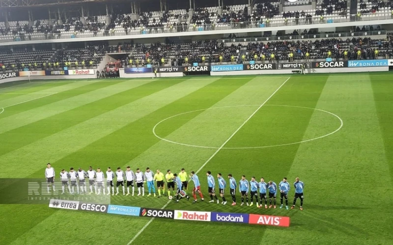 Neftçi - Qarabağ oyunu başlayıb