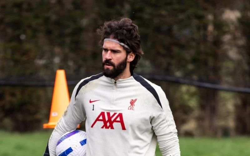 Alisson Beker ciddi zədə səbəbindən "Liverpul"a kömək edə bilməyəcək