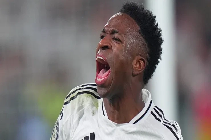 Vinicius tatil gününde Flamengo formasıyla antrenman yapıyor: dönüşün işareti mi?