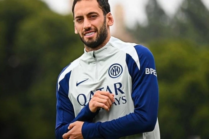 "Qalatasaray" Hakan &Ccedil;alhanoğlu transferi &uuml;&ccedil;&uuml;n "İnter"lə danışıqlara başladı