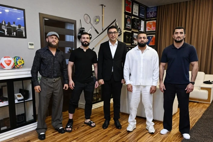 Fərid Qayıbov "UFC Fight Night" turnirində iştirak edən Azərbaycan idmançıları ilə görüşüb