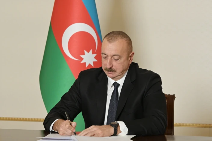 Prezident Gənclər və İdman Nazirliyinin əməkdaşlarını təltif edib