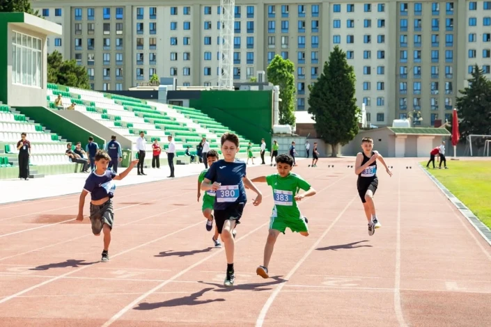 Məktəblilərin ilk olimpiadasında atletika yarışının qalibləri məlum oldu