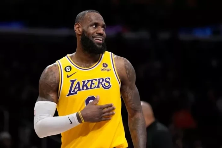 LeBron James sets new NBA record for games played | Latest sports news ...