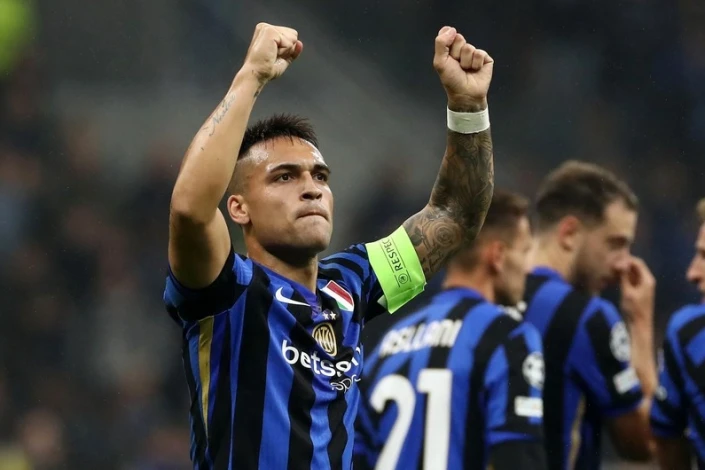 "Inter" forward may miss the return match against "Barcelona"