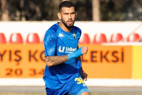 Cefferson Bentu "Avai" ilə danışıqlar aparır, "Kəpəz" FIFA-ya şikayət edib